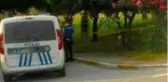 Kocaeli'de yaşlı adam, kendisini yol kenarındaki ağaca asarak intihar etti