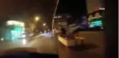 Bisikleti ile baza taşıyan genç kamerada