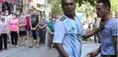Üst üste iki gün evinde yangın çıkan genç, bina sakinleri tarafından dövüldü