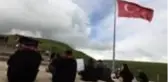 Ardahan Barosundan Atatürk silüeti önünde 