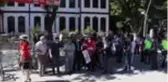 15 Temmuz şehitlerinin kabirlerinden alınan topraklar bisikletlerle Ömer Halisdemir'in kabrine...