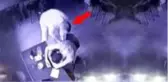 Birlikte alkol aldığı arkadaşının cüzdanını boşalttı! O anlar kamerada
