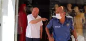 Yaşlı adam gaspçının elinden sopayla kurtuldu