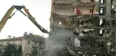 Elazığ'da hasarlı bina kontrollü şekilde yıkıldı