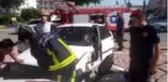 ANTALYA Otomobilde sıkışan sürücüyü itfaiye kurtardı