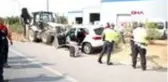 Tatil dönüşü yolunda otomobiliyle yol kenarındaki kepçeye çarptı: 6 yaralı