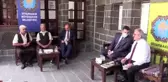 Vali Münir Karaloğlu, dengbejlerle buluştu