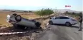 Adıyaman İki otomobil kafa kafaya çarpıştı: 4 yaralı