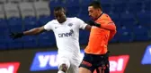 Kasımpaşalı futbolcular, maç öncesi Başakşehirli oyuncuları alkışladı
