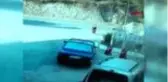 MUĞLA Yolda yürüyen kadının 6 köpeğin saldırısına uğradığı anlar kamerada
