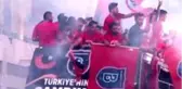 Şampiyon Başakşehir, üstü açık otobüsle stada geldi