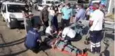 Çanakkale'de direksiyon hakimiyetini kaybeden sürücü yayalara çarptı 3 yaralı