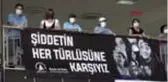 Siyah kıyafetler giyerek kadına şiddeti protesto ettiler