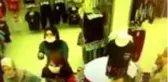Maske uyarısında bulunan mağaza müdürünün darbedilmesi güvenlik kamerasında
