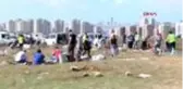 AVCILAR'DA SIRA BEKLEMEMEK İÇİN BOŞ BİR ARAZİDE KAÇAK KURBAN KESİMİ YAPTILAR
