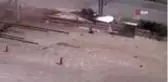 Otomobilin motoru yuvasından fırladığı anlar kamerada