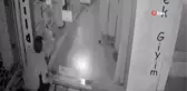 Bursa'da giyim mağazasına giren hırsız güvenlik kameralarını hesaba katmadı
