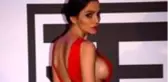 Ünlü model Günay Musayeva, AVM çıkışı sütyensiz görüntülendi