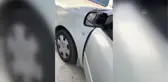 Otomobilin motoruna sıkışan tavuğu itfaiye kurtardı