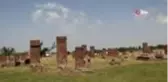 Tarihi mezar taşlarının dili çözülüyor