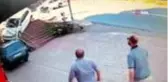 Ümraniye'de kırmızı ışık ihlali az kalsın faciayla sonuçlanıyordu...Kaza anları kamerada
