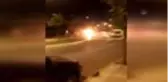 Son dakika haber... İstanbul'da aydınlatma direğine çarpan otomobil alev aldı