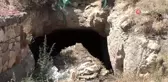 Kırşehir'de belediye kaçak su kazısında mağara bulundu