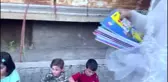Son dakika! Gelin ve damatlıkla çocuklara oyuncak ve kırtasiye malzemesi dağıttılar