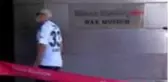 SPOR Beşiktaşlı taraftarlardan Süleyman Seba'nın balmumu heykeline ziyaret