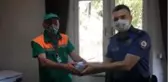 Temizlik işçisi, çöpte bulduğu 110 bin lirayı polise teslim etti