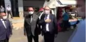 Denetime çıkan Vali, yumruğunu uzatan kadına 