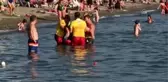 Denizde fenalaşan kadının imdadına cankurtaranlar yetişti