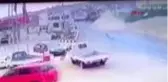Son dakika haber: BURSA Kamyonun otomobile ve duvara çarpma anı kamerada
