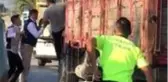 Düğün konvoyuna çarpıp zincirleme kazaya sebep olan kamyon sürücüsü, damadın saldırısına uğradı