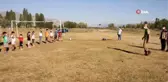 Son Dakika: Komandolar sahada... Köy çocuklarına sürpriz yapan komandolar futbol oynadı