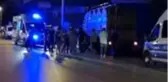 Eşiyle tartıştı, çocuklarının gözü önünde otomobilden atladı