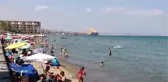 Sıcaktan bunalanlar sahillerde serinlemeye çalıştı