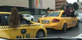 Beyoğlu'nda genç kızlar korona ve trafik kurallarını aldırış etmeden yolculuk yaptılar