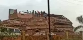 Hindistan'da 5 katlı bina çöktü