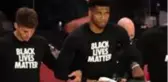 NBA ekibi Milwaukee Bucks, siyahi vatandaşlara yapılan saldırıları protesto etmek için maça çıkmadı