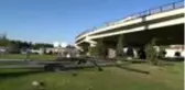 Tırdan düşen borular trafiği aksattı