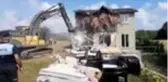 Çatalca'da kaçak yapılar belediye ekiplerince yıkıldı
