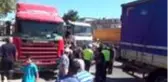 Son dakika haber! Kamyonun çarptığı motosikletteki 2 kişi öldü, bir çocuk yaralandı (2)