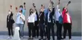 Muhabirler, Cumhurbaşkanı Erdoğan'ın sesini daha iyi alabilmek için kollarını dakikalarca havada tuttu