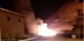 Dilek balonu ile sevgilisine evlilik teklifi yapan bir kişi yangına sebep oldu
