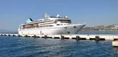Salgın sonrası ilk turist gemisi aylar sonra Kuşadası Limanı'na yanaştı