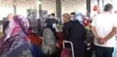 Vatandaş sosyal mesafeyi, esnaf maske kuralını hiçe sayıyor