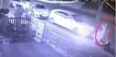 Alkollü sürücü dehşet saçtı! Motosikletli kadının havaya savrulduğu anlar kameraya yansıdı