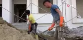 İnşaatçı kuzenler elleriyle yaptıkları sahada bocce sporunda başarılara koşuyor