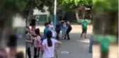 Ayağı kırık çocuğu sınav salonuna polisler kucaklayarak götürdü